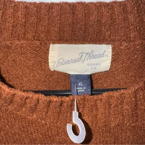 Universal Threads sweater thumbnail 4