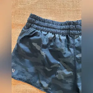 Vuori Blue Camo Athletic Shorts Elastic Waistband running activewear tennis SM thumbnail 9