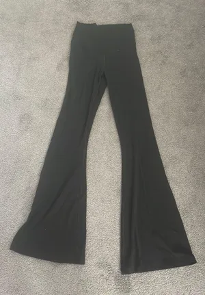 High waisted Crossover Flare Leggings thumbnail 3