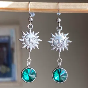 stainless steel sun & green glass beads boho retro vintage style dangle earrings🌞💚 thumbnail 2