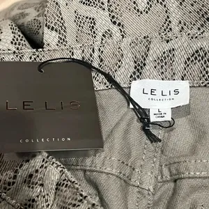 NEW Le Lis Alana Snakeskin Pants in Olive Women’s Large thumbnail 2