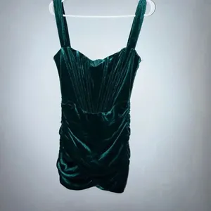 Trendy & Unique Women’s Medium Emerald Green Velvet Ruched Bodycon Mini Dress #1 thumbnail 2