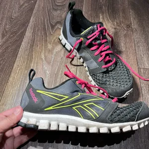 Reebox (Size 6 1/2) thumbnail 1