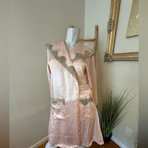 Victoria’s Secret 2nd Skin Liquid Satin Regency Robe Chantilly Lace Rare PS VTG thumbnail 2
