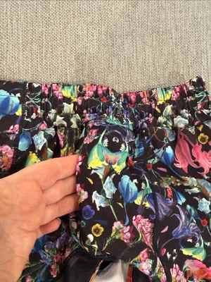 Lululemon athletic shorts hotty hot style in flowerscape pattern size 6 thumbnail 5