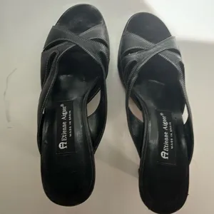 Black Leather Etienne Aigner heels/ sandals/ mules/ slides. Sz 7.5. Mint! thumbnail 2