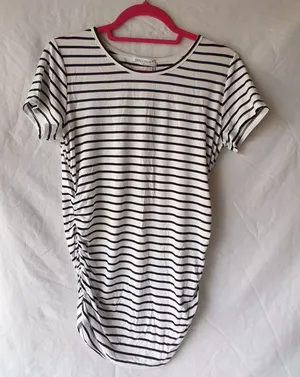 NWT NEW Smallshow M Maternity T-shirt thumbnail 1