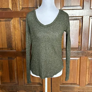 American‎ Eagle Soft & Sexy Olive Green Ribbed V-Neck Knit Sweater Top Womens XS thumbnail 2