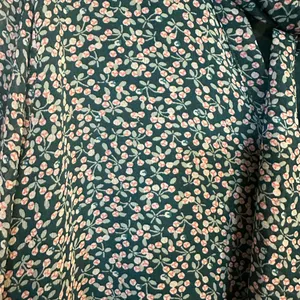 Ann Taylor LOFT Green Floral Print Blouse Tie Neck pL thumbnail 2