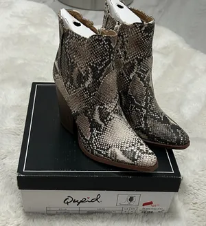 Qupid Slay Snake Print Heeled Boots thumbnail 1