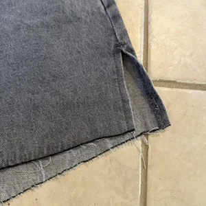 We Wore What Boyfriend Short Rigid Denim Washed Grey Jean Shorts 25 Summer NWT thumbnail 4