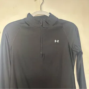 Under Armour Black Quarter Zip Top women’s medium thumbnail 5