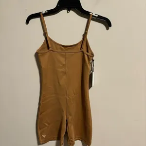 NWT TNA Aritzia TnaGLOSS™ Rhythm 7" Romper in Caramelized Brown- Size Small thumbnail 5