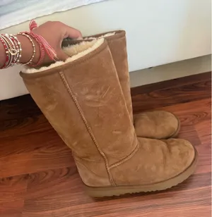 UGG Boots Women’s Tall Chestnut Classic thumbnail 1