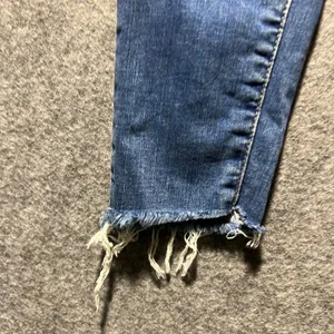 Levis Mile High Super Skinny Jeans 27 Medium Wash Distressed‎ Ripped Raw Hem thumbnail 4