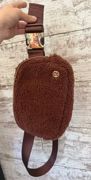 Lululemon Belt Bag thumbnail 1