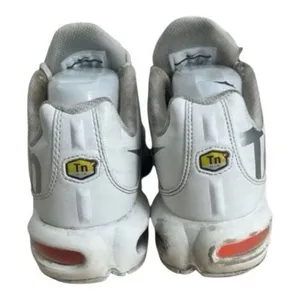 Nike Air Max Plus TN SE GS Kids Sneakers Size 7Y White Silver Orange AR0005-100 thumbnail 6