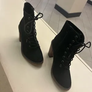 Boots Women’s Black Lace-Up Block Heel Ankle Boots Madden Girl 8M thumbnail 6