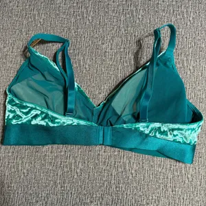 Victoria’s Secret Pink Women’s Green Bra thumbnail 4