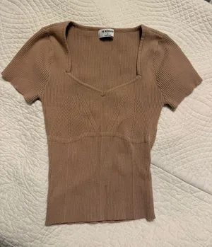 Boutique Top thumbnail 1