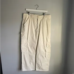 Abercrombie & Fitch Cream Cargo Pants Minimalist Street size 33 Waist 16s thumbnail 2