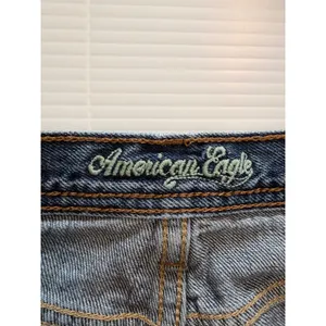 American Eagle‎ Favorite Fit Flare Jeans Medium Wash Distressed 6 Reg 100 Cotton thumbnail 5