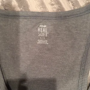 Aerie‎ Real Soft Ribbed Henley Tank Top Gray Size L Altered Raw Hem Crop thumbnail 4