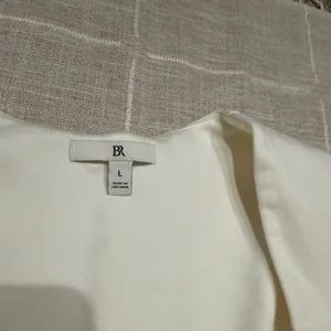 Banana Republic Everywhere Ponte Square Neck Top Cream Minimalist Model Off Duty thumbnail 4