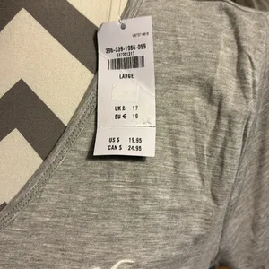 Hollister v neck-new thumbnail 2