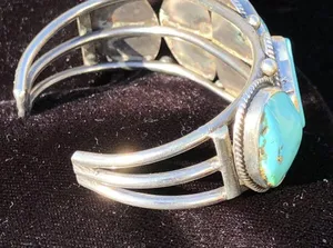 Vintage Navajo Natural Turquoise & Sterling Silver Cuff Bracelet thumbnail 7