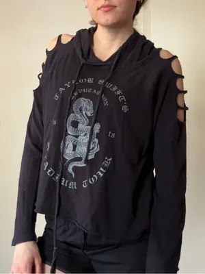 Taylor Swift Reputation Tour Merch thumbnail 1