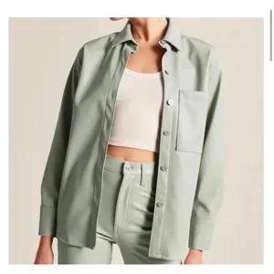 Abercrombie & Fitch Vegan Leather Oversized Shirt-Jacket Size Large Mint Shacket thumbnail 3