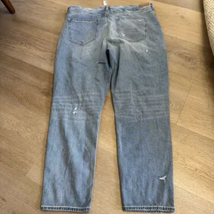 NWT American Eagle Light Wash Distressed Denim Mom Jeans thumbnail 6