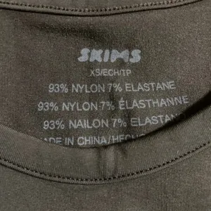 SKIMS Soft Smoothing T-Shirt XS thumbnail 6