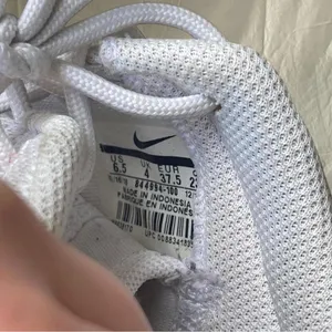 Women’s Nike Roche One White Sneakers 6.5 thumbnail 5