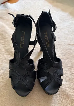 Moda Black Open-Toe Cutout Heels thumbnail 1