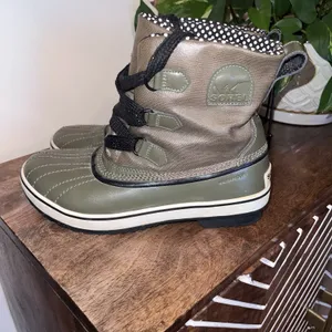 Sorel Out N About Olive Green Leather Duck Waterproof Boots Size Women's 9‎ EUC thumbnail 4