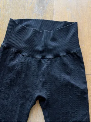 Alo Yoga, Seamless Cable Knit High-Waist Legging, Black — Size small thumbnail 2