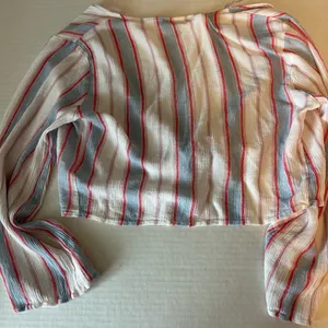 Lulu’s long sleeve, tie front crop top pin, blue, white stripes size m thumbnail 7
