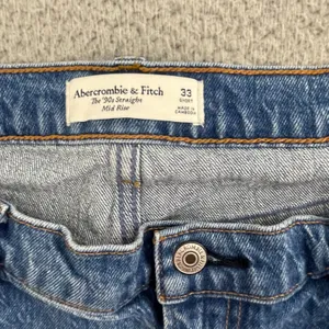 Abercrombie Fitch The 90s Straight Mid Rise Jeans Women 33(38x28) Medium Wash thumbnail 3