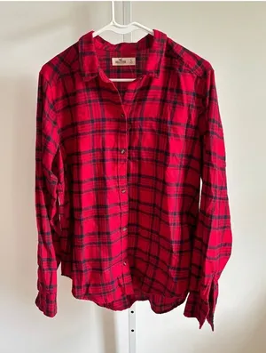 Hollister NWT Women's Red Black Plaid Button Up Flannel Shirt Size L thumbnail 1