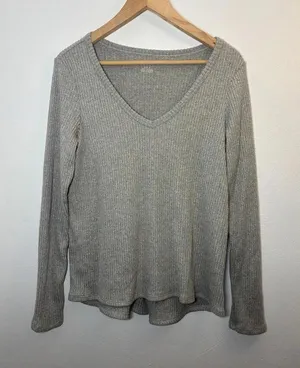 American Eagle Ribbed Soft V-Neck Long Sleeve Top Size Medium thumbnail 1
