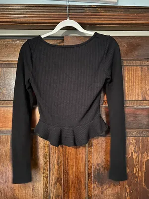 Black long sleeve top Size M thumbnail 2