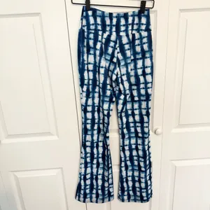 Penn State Nittany Lions Tie Dye Blue and White Flare yoga pants SMALL thumbnail 4