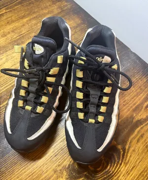 Nike‎ Black And Gold Air Max Sneakers Size 5.5 thumbnail 1