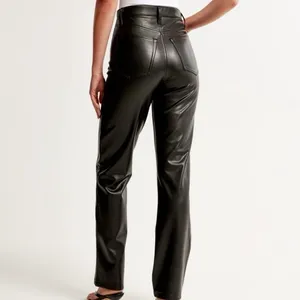 Abercrombie & Fitch Vegan Leather 90s Straight Pant 6L thumbnail 3