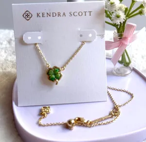 Kendra Scott Clover Short Pendant Necklace thumbnail 1