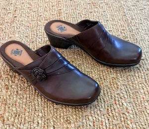 Earth Origins Brown Leather Slip-On Mules 8 thumbnail 2