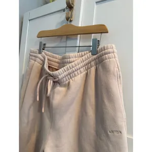 Aritzia Sweatfleece Cozy Fleece Boyfriend Wide Leg Sweatpants Beige L thumbnail 4