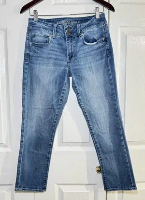 American Eagle Outfitters Light Wash Super Stretch Artist Crop - Size: 6 thumbnail 1